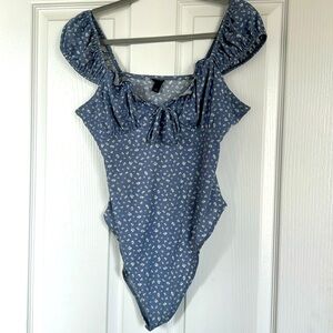 Wild Fable from Target blue and white floral bodysuit - L